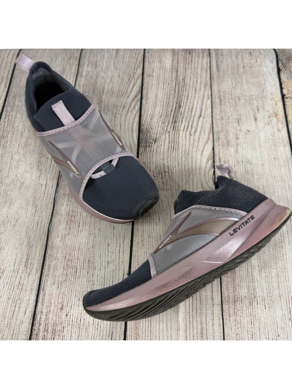 Brooks Women’s Levitate 4 LE Running Shoes Grey Metallic Pink Slip-On Design 7.5